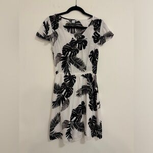 Old navy women’s black and white small tall tropical dress